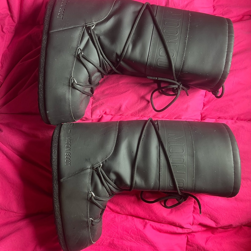 Moon Boot Classic Matte Black Snow Boots